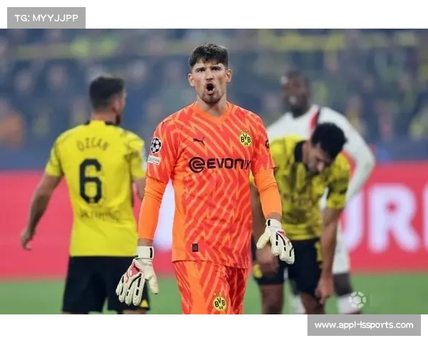 门将科贝尔重返《踢球者》排名榜首,半程稳定表现获评国际级