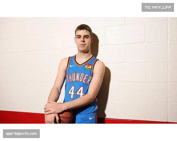 托皮奇借挡拆急停中投命中,得到NBA生涯首分